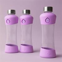 Equa Active Plum Trinkflasche aus Glas 550 ml mit Silikonboden